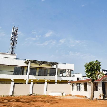 Oyo Hotel Karemore Celebration Bhandāra Exterior foto