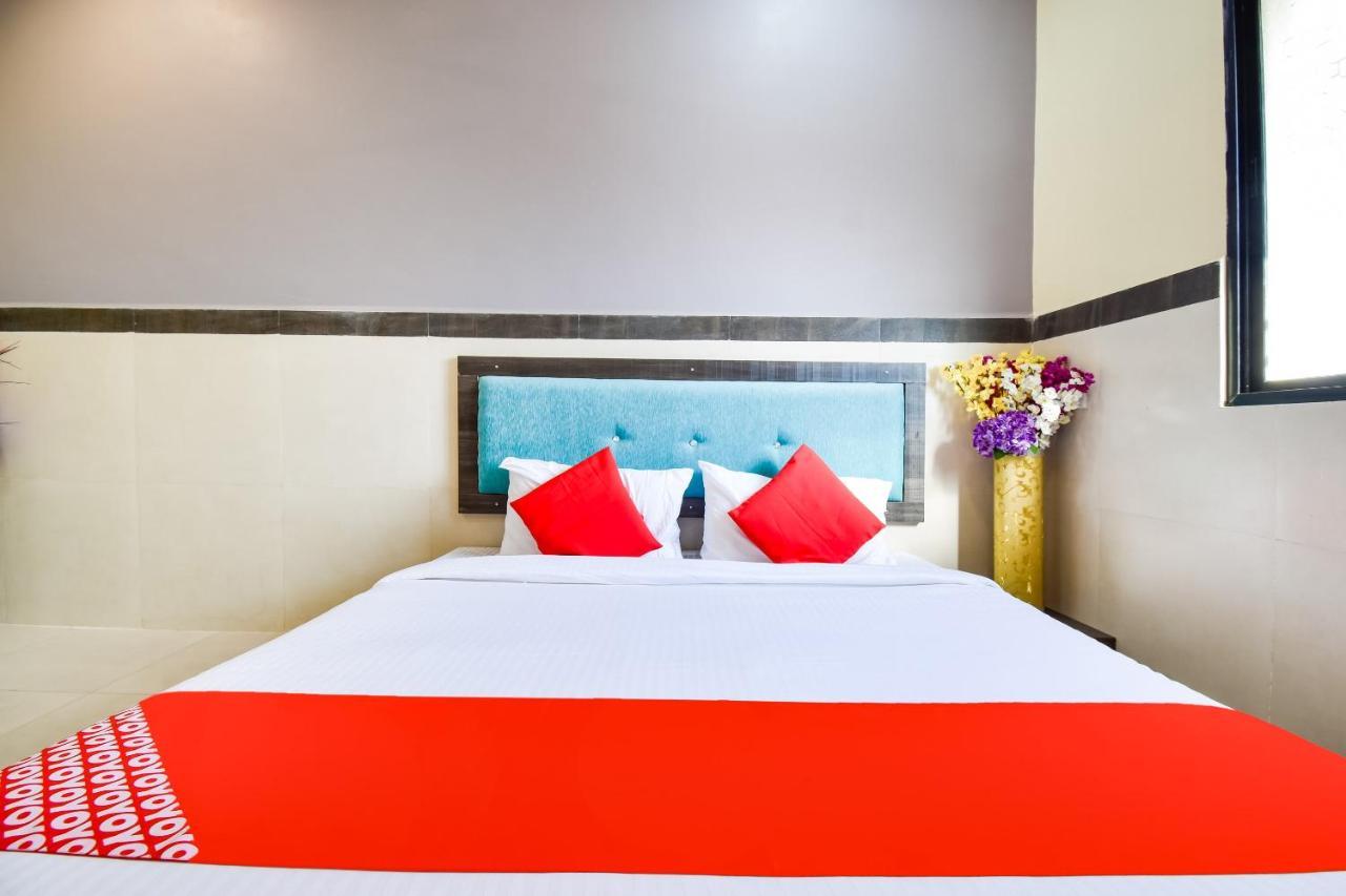 Oyo Hotel Karemore Celebration Bhandāra Exterior foto